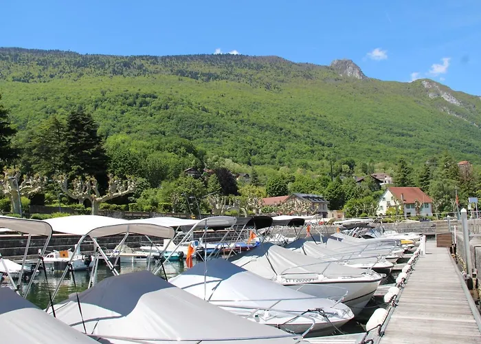 Pause Detente Sur La Port Du Bourget Du Lac